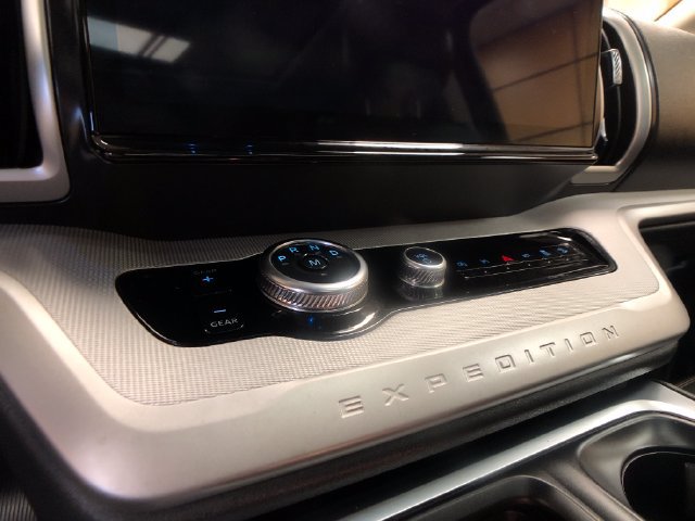 Certified 2025 Ford Expedition Active AWD/4WD image 17