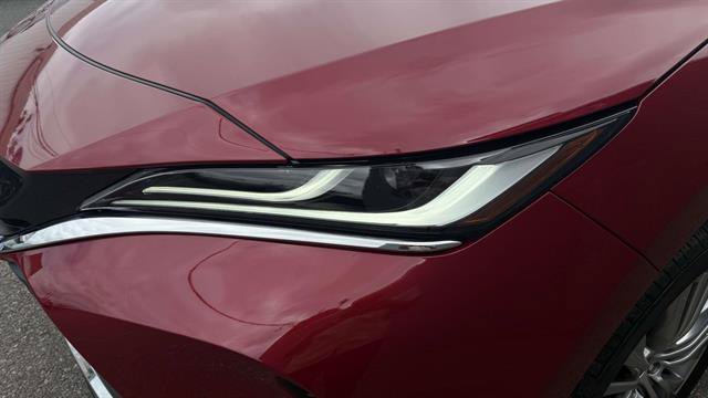 Used 2023 Toyota Venza XLE AWD/4WD image 5