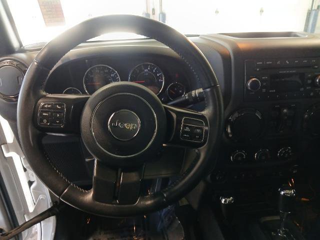 Used 2017 Jeep Wrangler Unlimited Sahara image 13