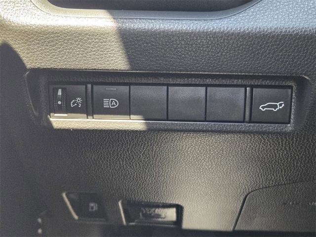 Used 2022 Toyota RAV4 XLE Premium image 28