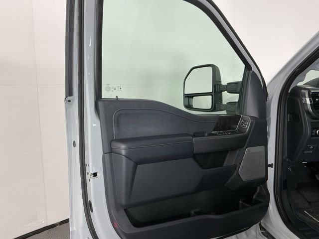 Certified 2025 Ford F350 Lariat w/ Black Appearance Package AWD/4WD image 15