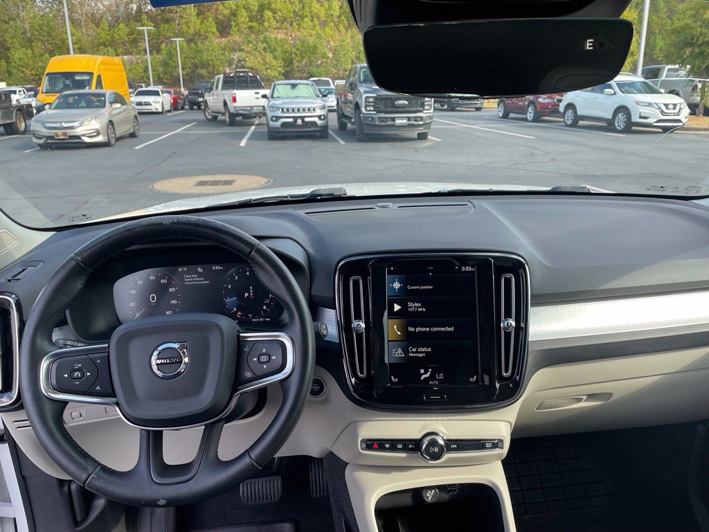 Used 2021 Volvo XC40 T4 Momentum FWD image 14