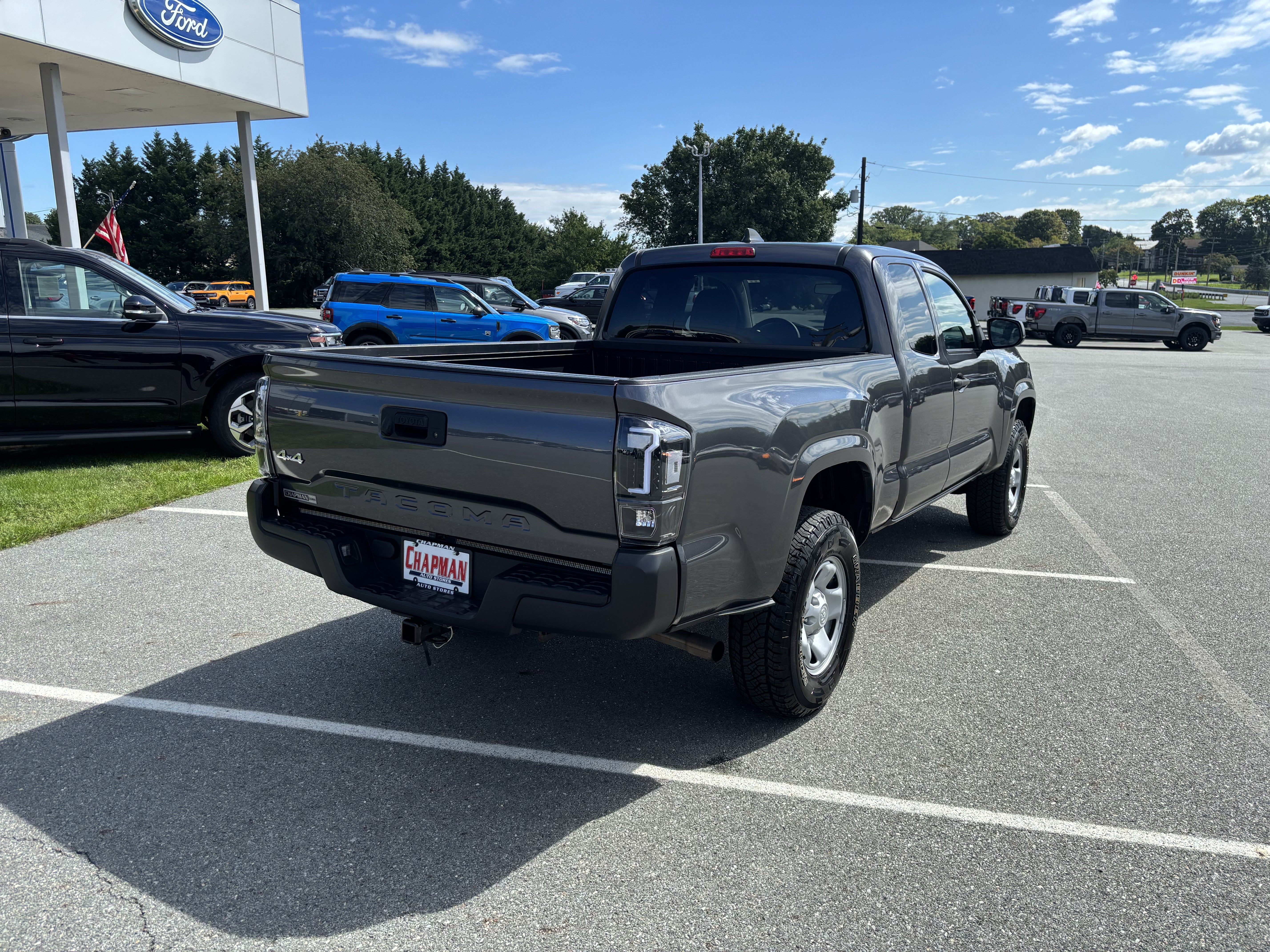 Used 2022 Toyota Tacoma SR AWD/4WD image 7