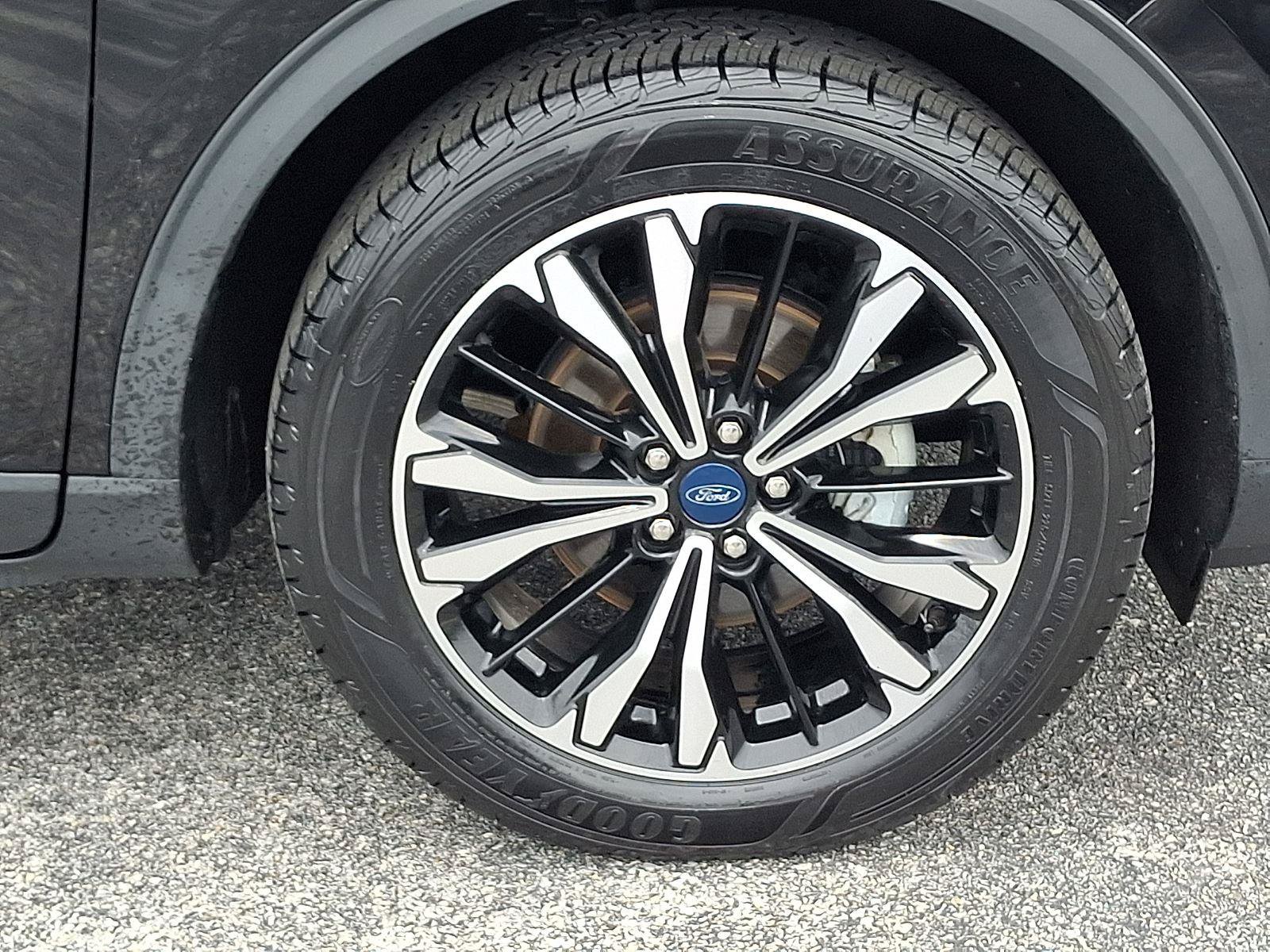 Certified 2022 Ford Escape SEL w/ SEL Stealth AWD Package image 8