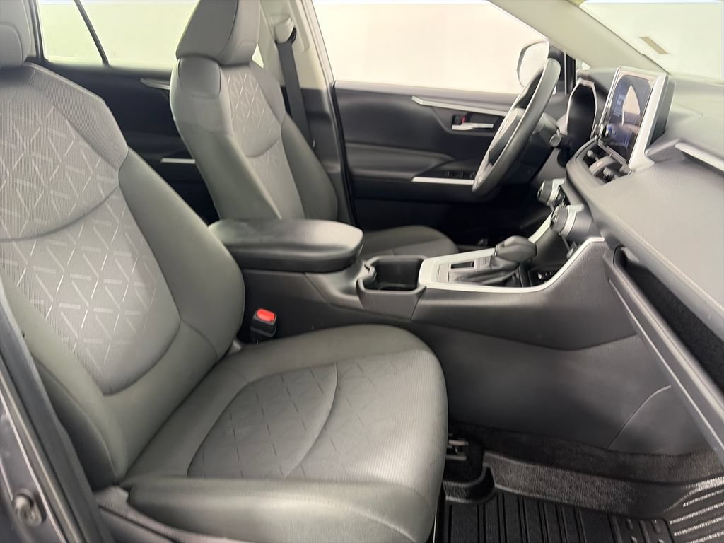 Used 2024 Toyota RAV4 XLE AWD/4WD image 28