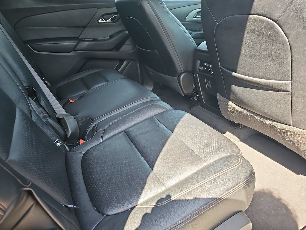 Used 2021 Chevrolet Traverse LS FWD image 11
