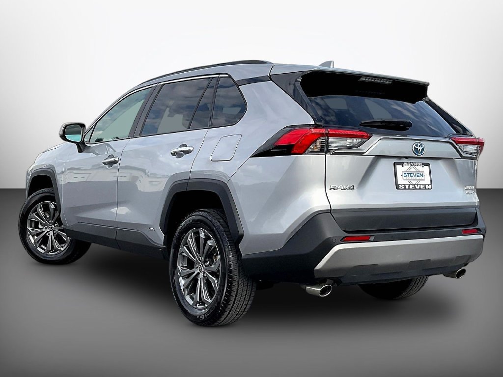 Used 2022 Toyota RAV4 Limited AWD/4WD image 4