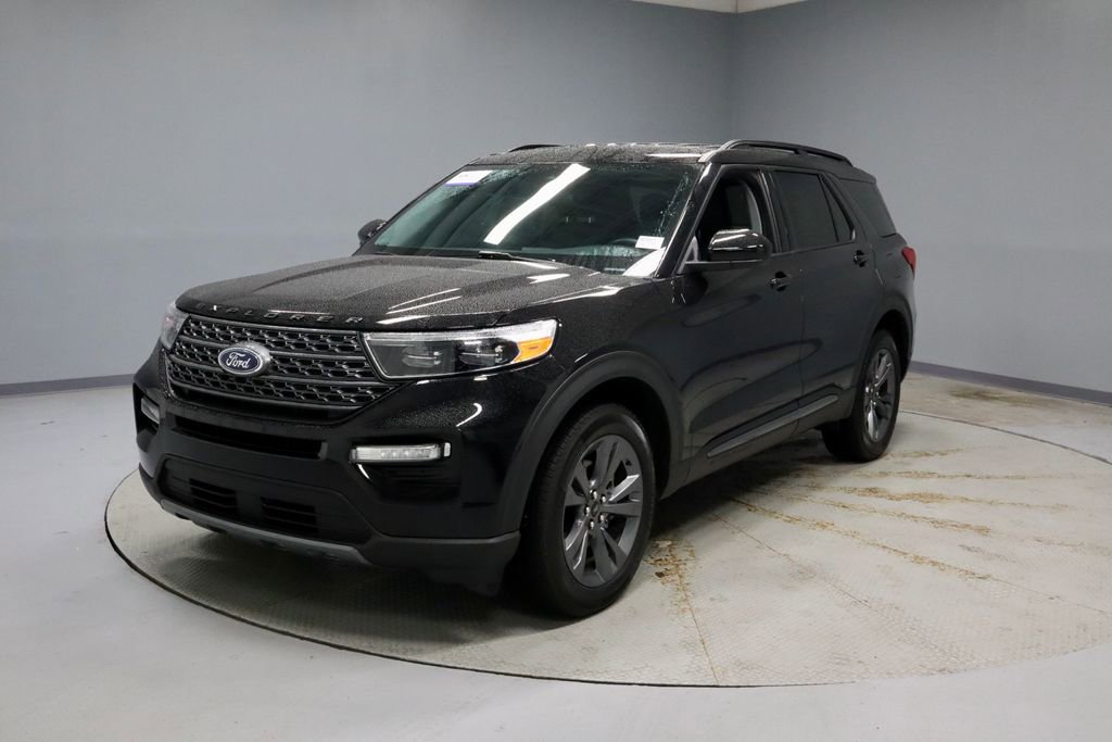 Certified 2024 Ford Explorer XLT w/ Equipment Group 202A AWD/4WD image 7