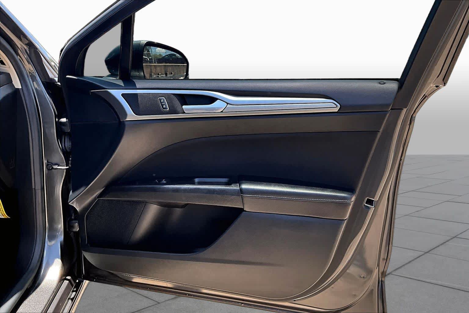 Certified 2019 Ford Fusion SE FWD image 36