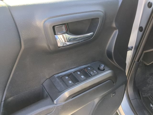 Used 2019 Toyota Tacoma TRD Off-Road AWD/4WD image 11