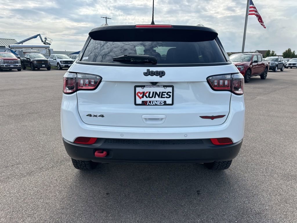 Used 2024 Jeep Compass Trailhawk image 10