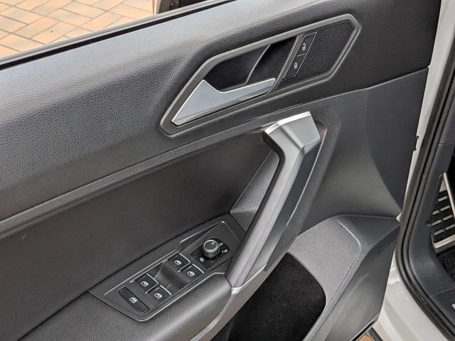 Used 2020 Volkswagen Tiguan SE R-Line AWD/4WD image 15