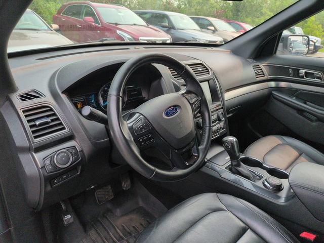 Certified 2018 Ford Explorer XLT w/ Equipment Group 202A AWD/4WD image 27