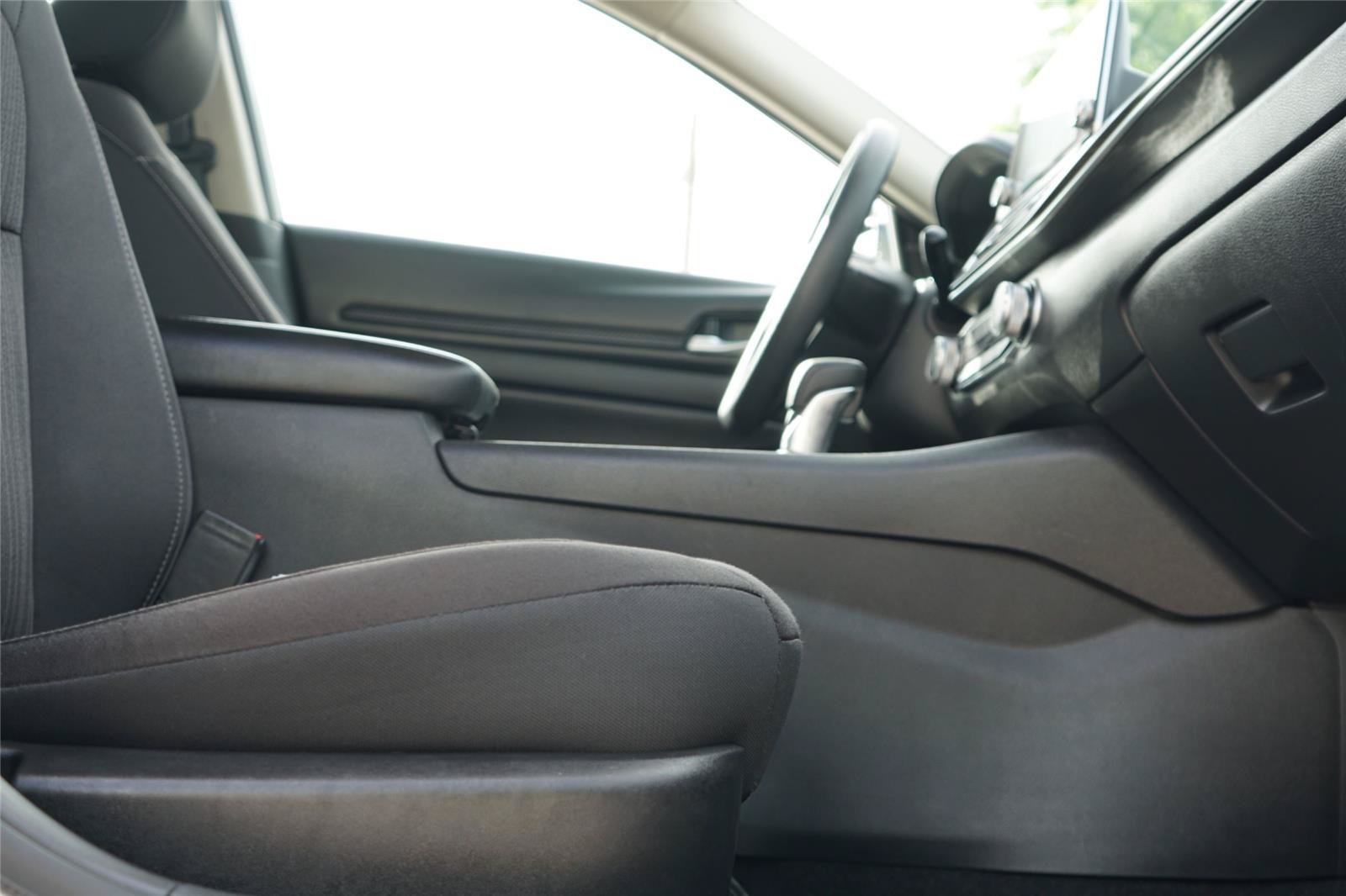 Used 2024 Nissan Altima 2.5 SV FWD image 29