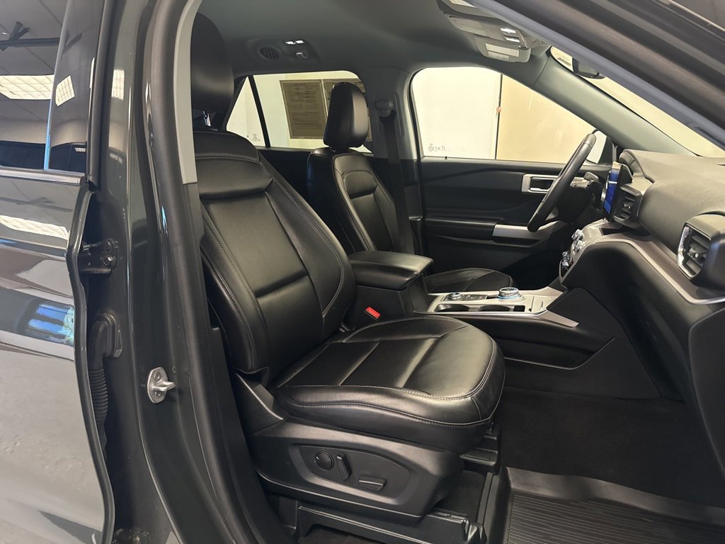 Certified 2023 Ford Explorer XLT w/ Equipment Group 202A image 27
