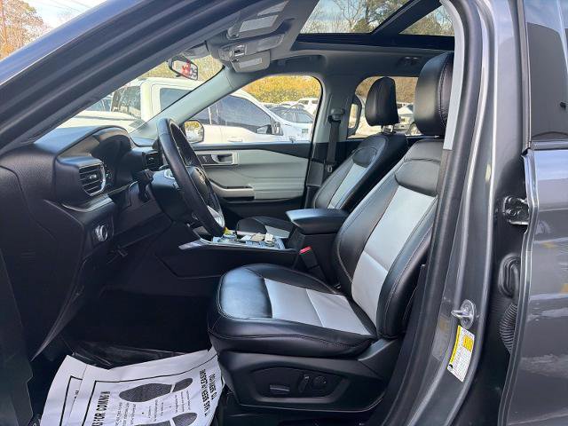 Certified 2022 Ford Explorer XLT w/ Equipment Group 202A image 17