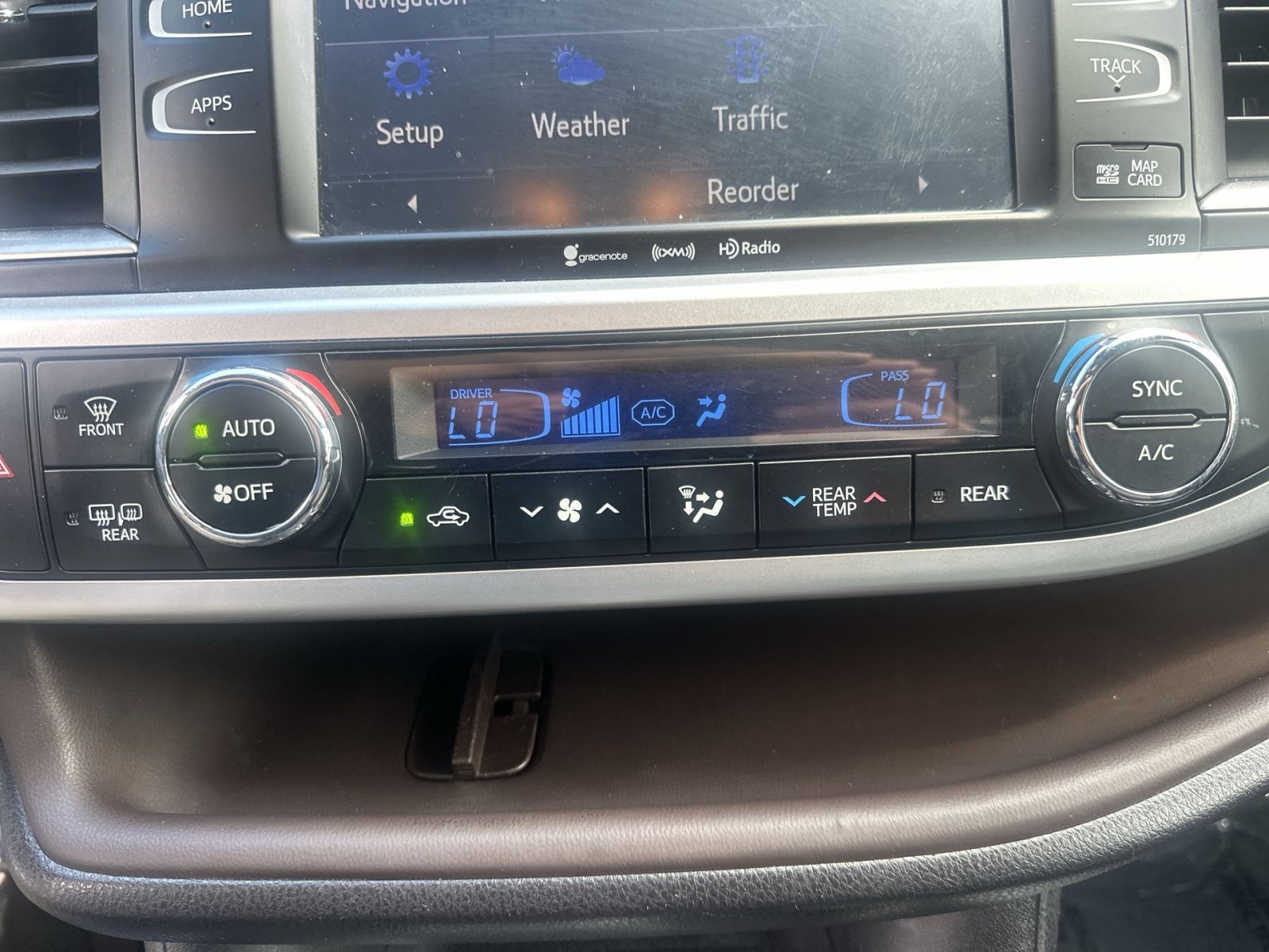 Used 2018 Toyota Highlander XLE AWD/4WD image 28