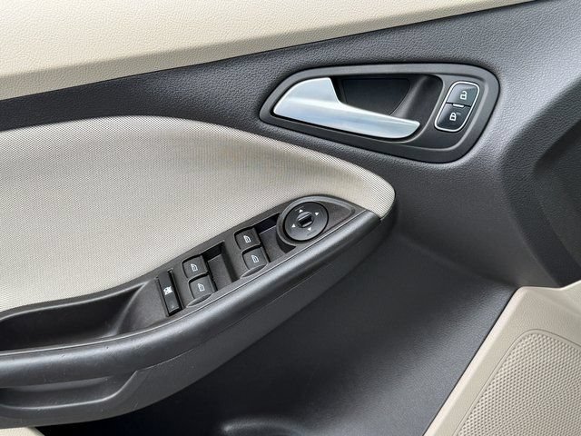 Certified 2018 Ford Focus SE FWD image 27