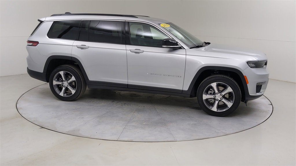 Used 2025 Jeep Grand Cherokee L Limited image 12