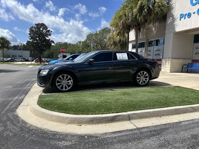 Used 2019 Chrysler 300 Touring L w/ Quick Order Package 22F RWD image 10