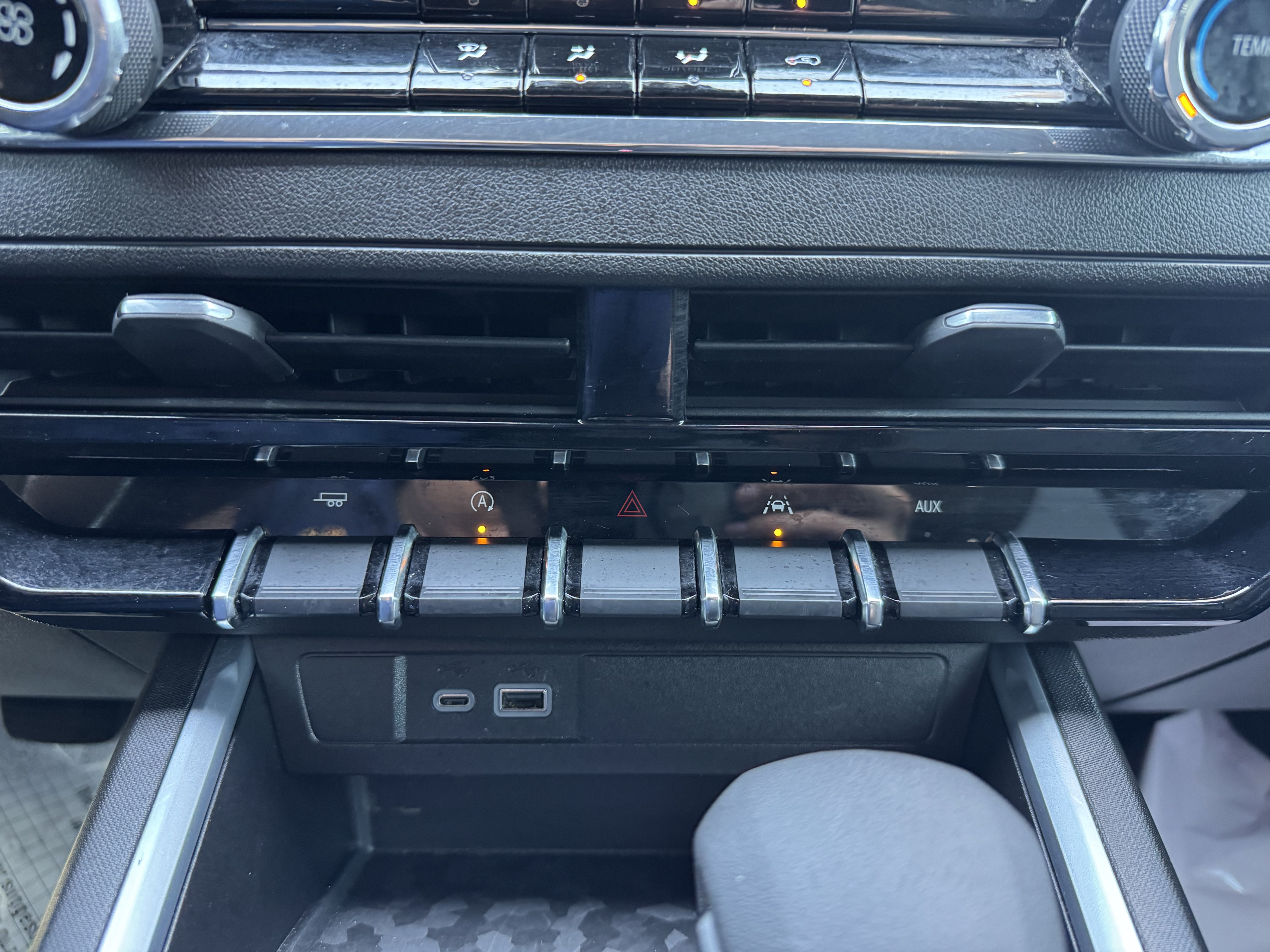 Used 2025 Chevrolet Colorado W/T w/ WT Custom Package RWD image 4