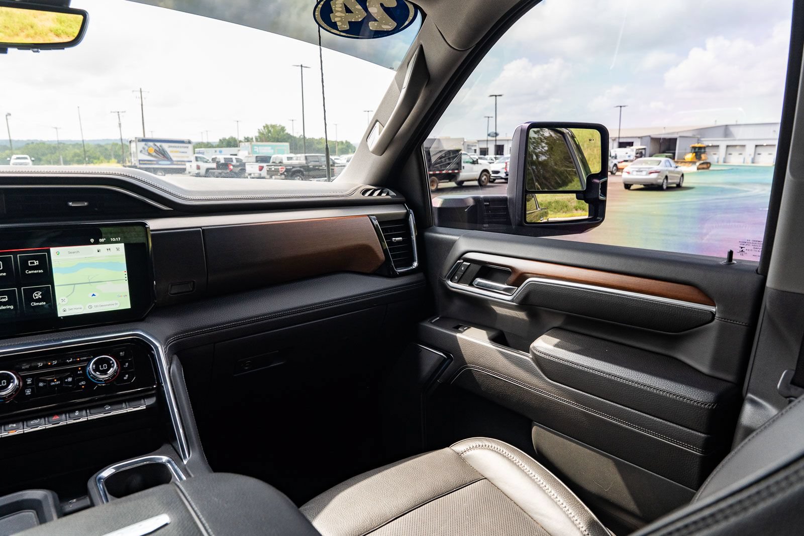 Used 2024 GMC Sierra 2500 Denali w/ Denali Reserve Package AWD/4WD image 28