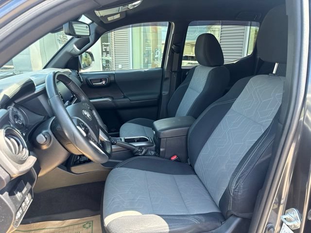 Used 2021 Toyota Tacoma TRD Sport w/ Technology Package AWD/4WD image 16