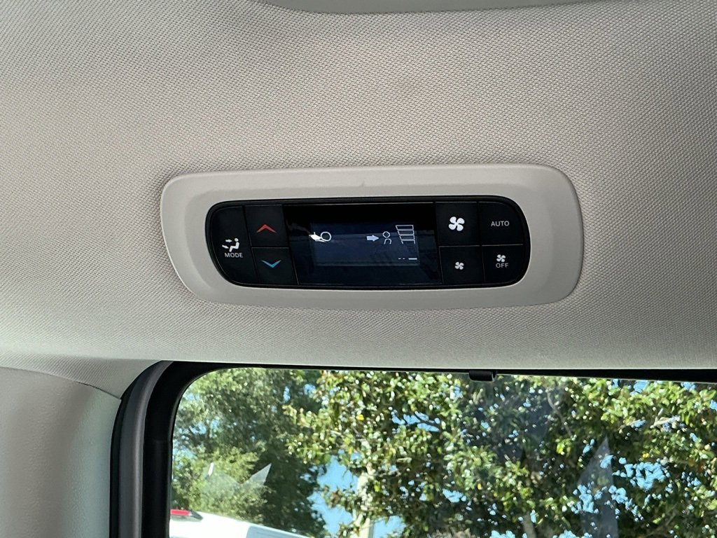 Used 2024 Chrysler Pacifica Touring-L image 33