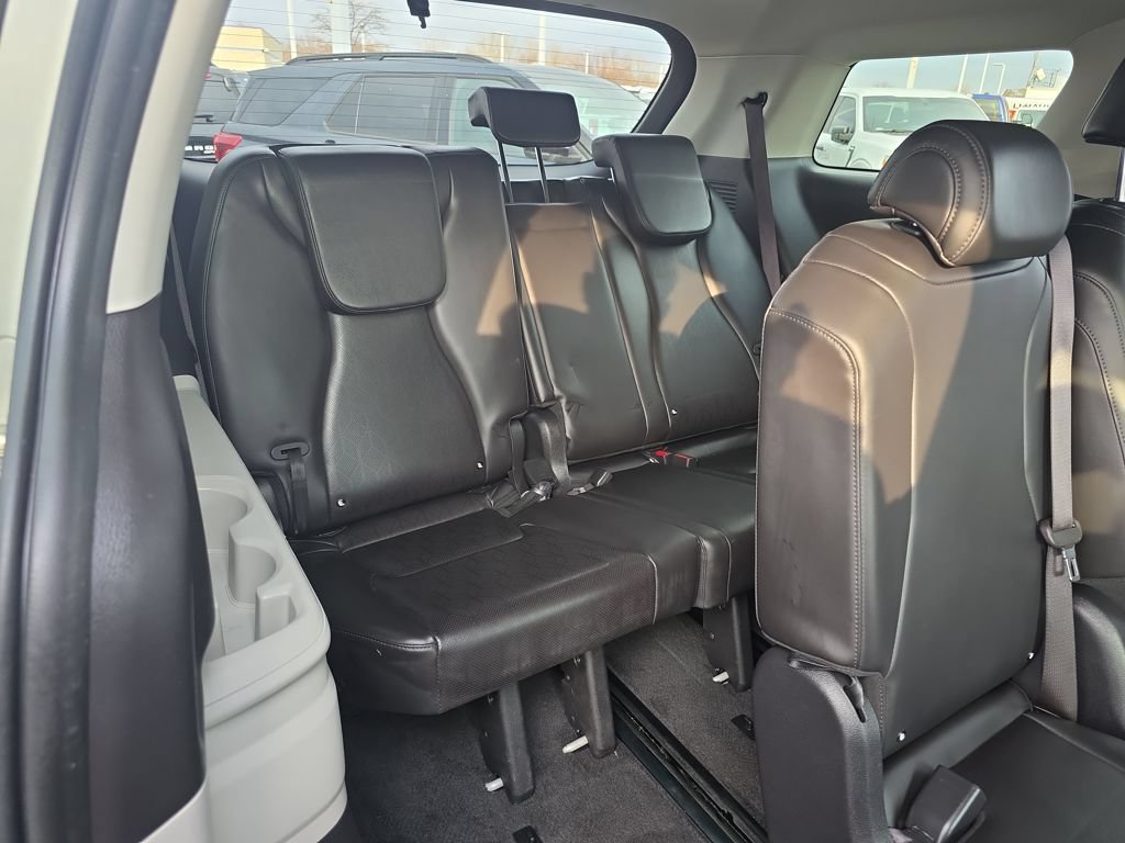 Used 2023 Kia Carnival LX FWD image 35
