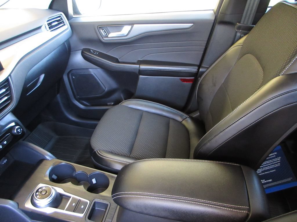 Certified 2025 Ford Escape SE FWD image 22