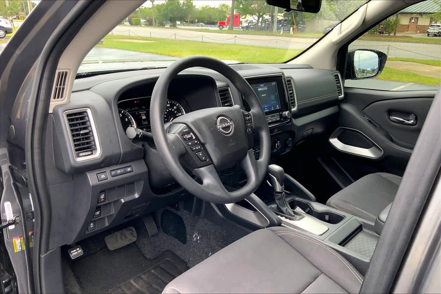 Used 2022 Nissan Frontier SV w/ Technology Package RWD image 17