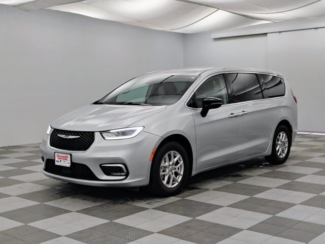 Used 2024 Chrysler Pacifica Touring-L FWD image 5