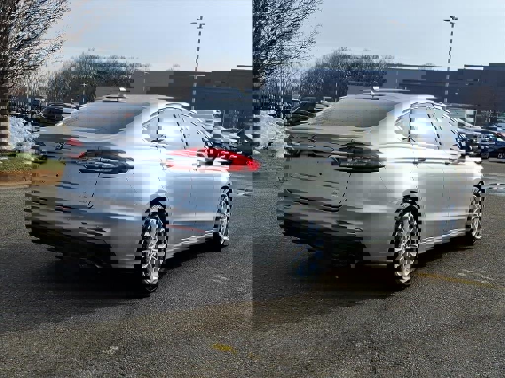 Certified 2020 Ford Fusion SE image 5