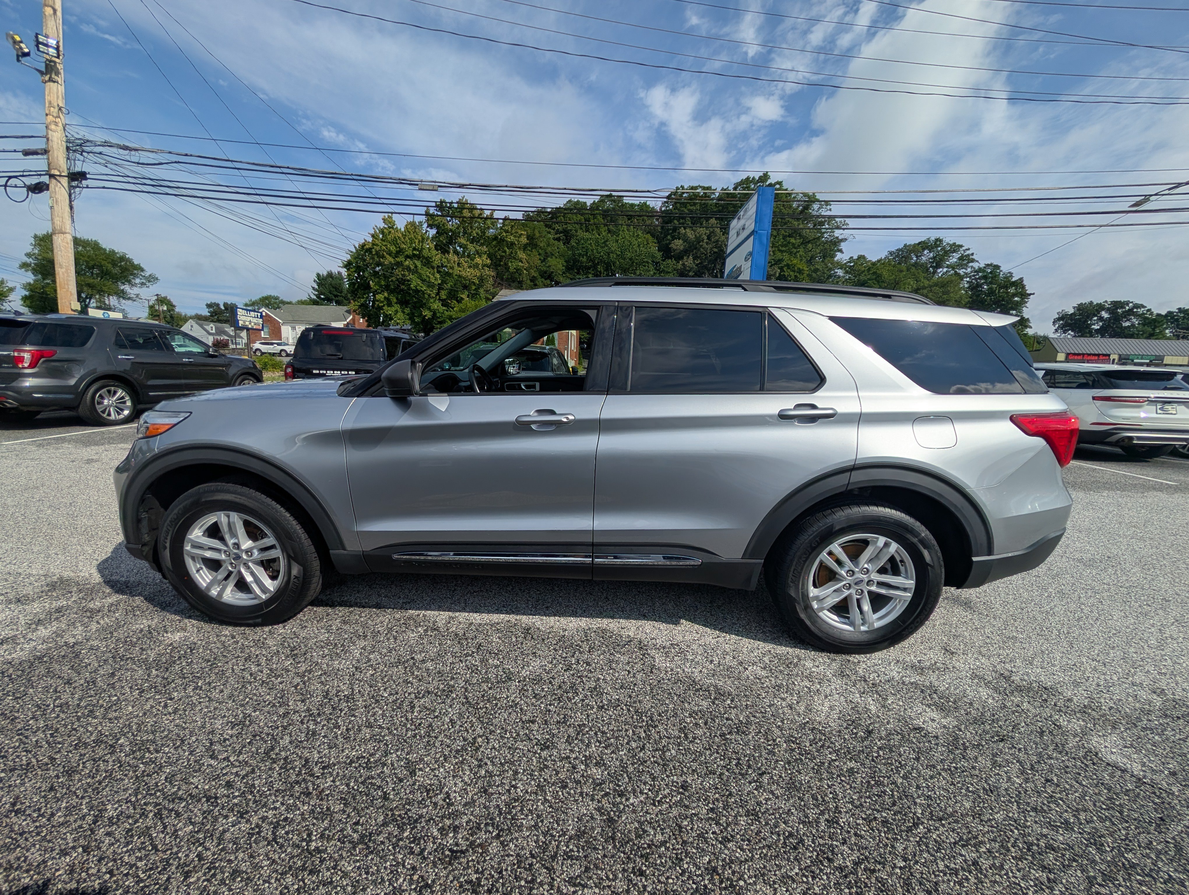 Certified 2020 Ford Explorer XLT w/ Equipment Group 202A AWD/4WD image 3