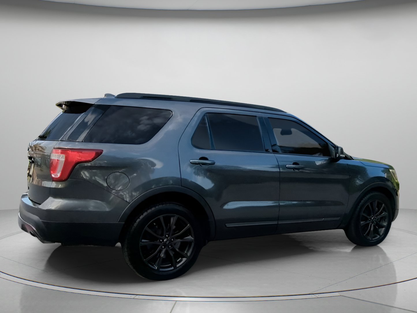 Certified 2017 Ford Explorer XLT w/ Equipment Group 202A FWD image 29