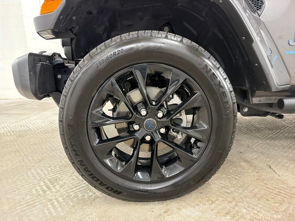 Used 2025 Jeep Wrangler Unlimited Sahara w/ Safety Group AWD/4WD image 13