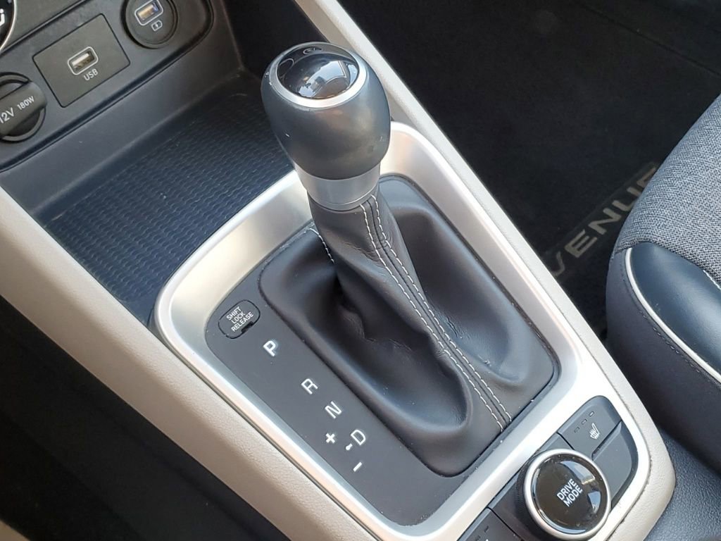 Used 2020 Hyundai Venue Denim image 29