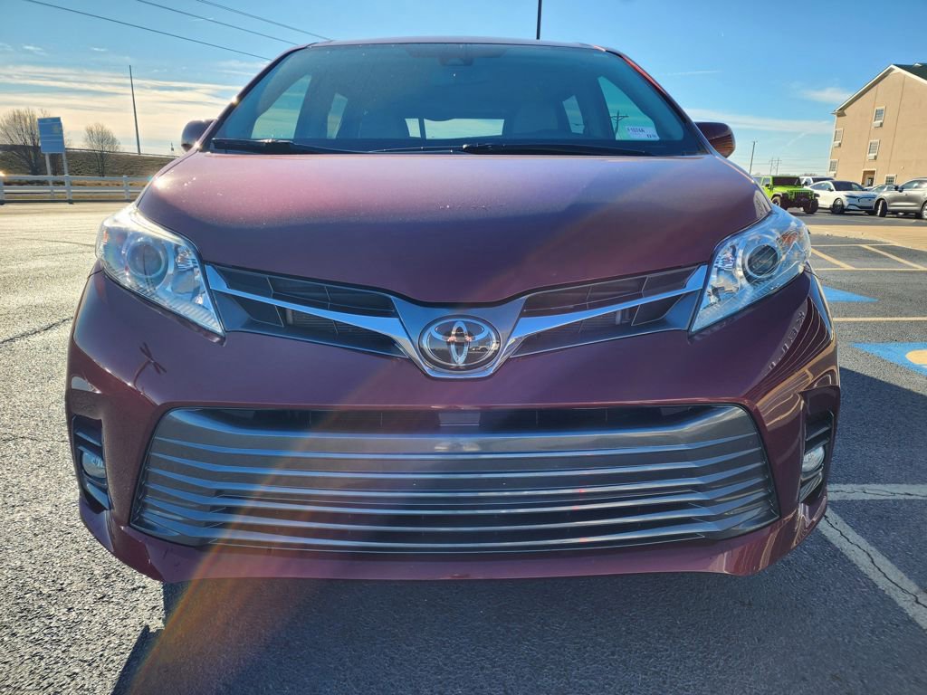 Used 2019 Toyota Sienna XLE image 3