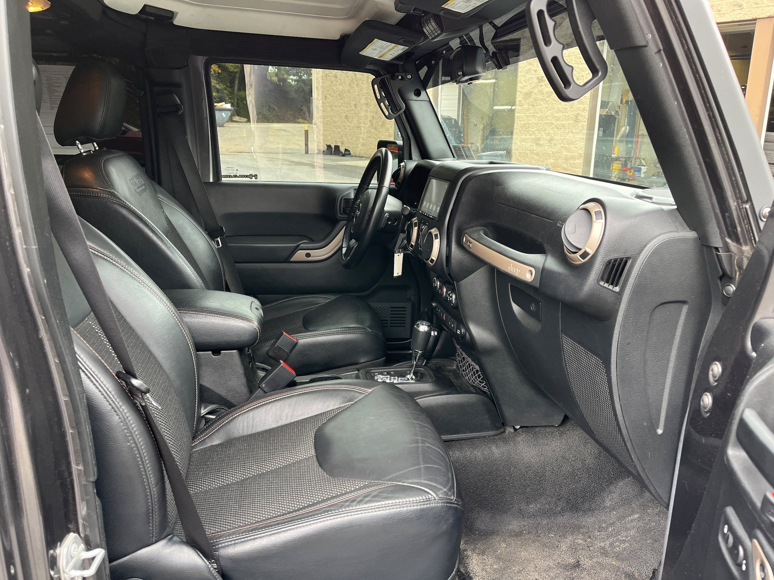 Used 2017 Jeep Wrangler Unlimited Sahara AWD/4WD image 7