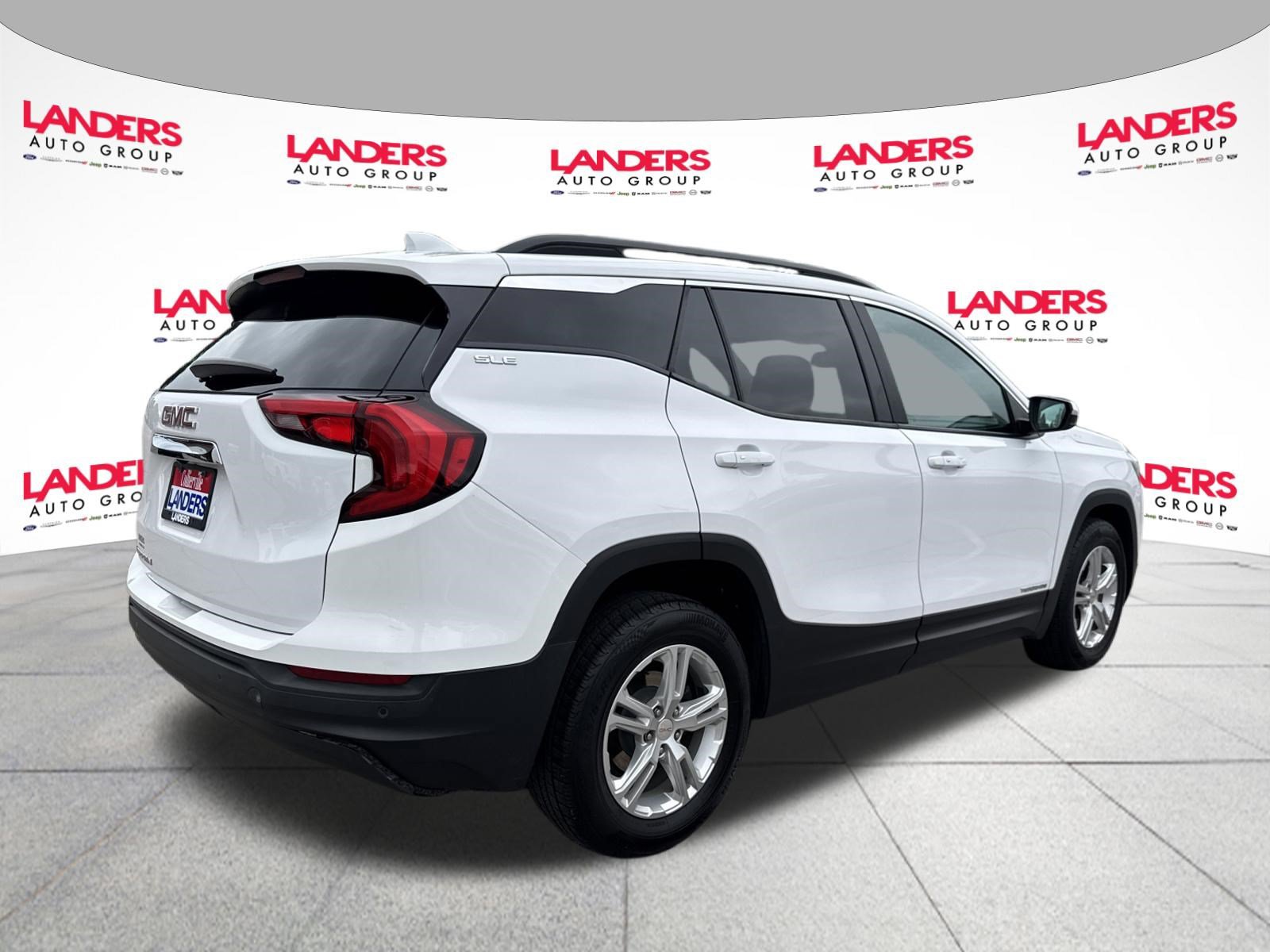 Used 2021 GMC Terrain SLE w/ Driver Convenience Package FWD image 3