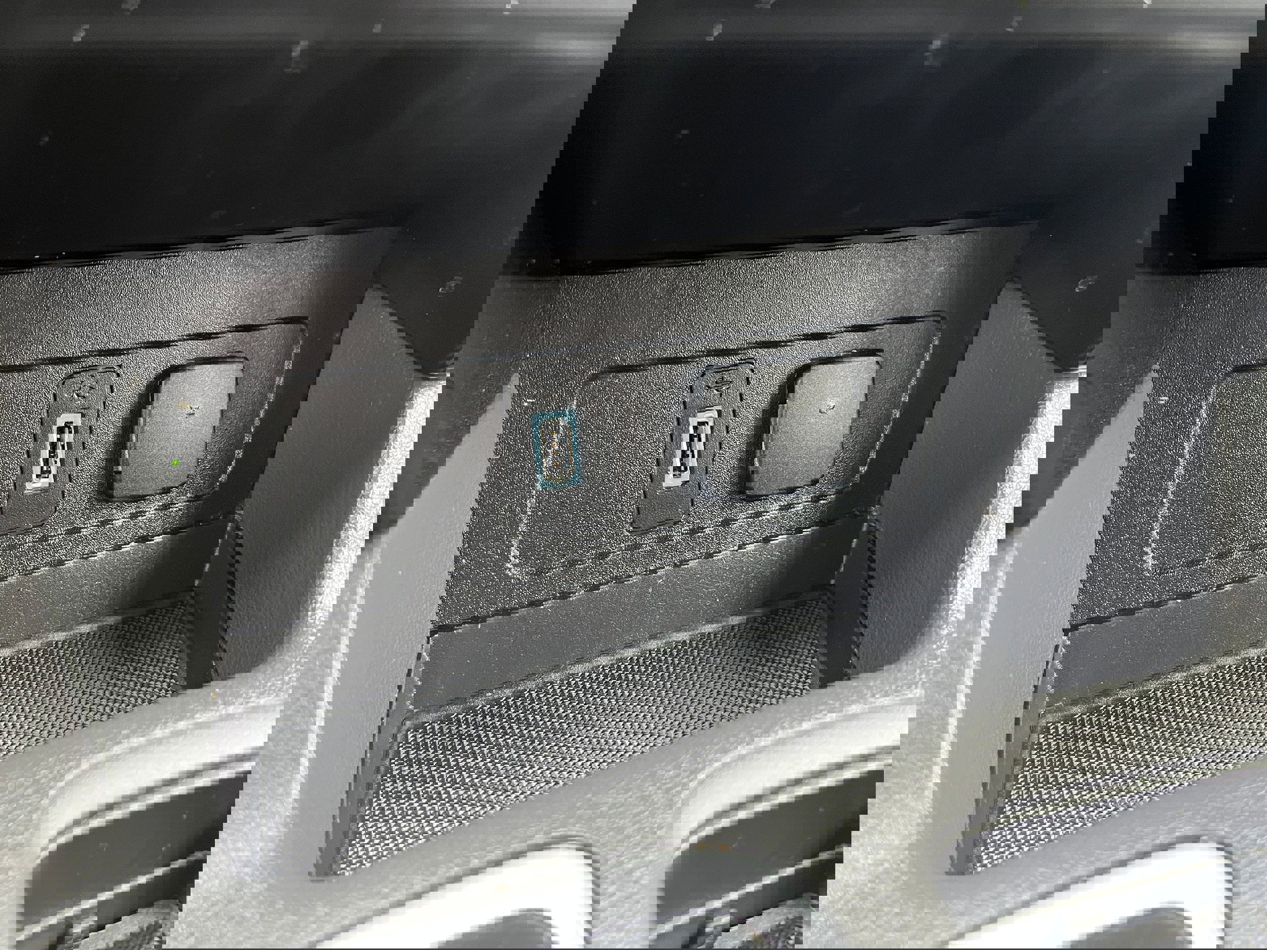 Certified 2018 Ford Escape SE w/ Ford Safe & Smart Package image 18