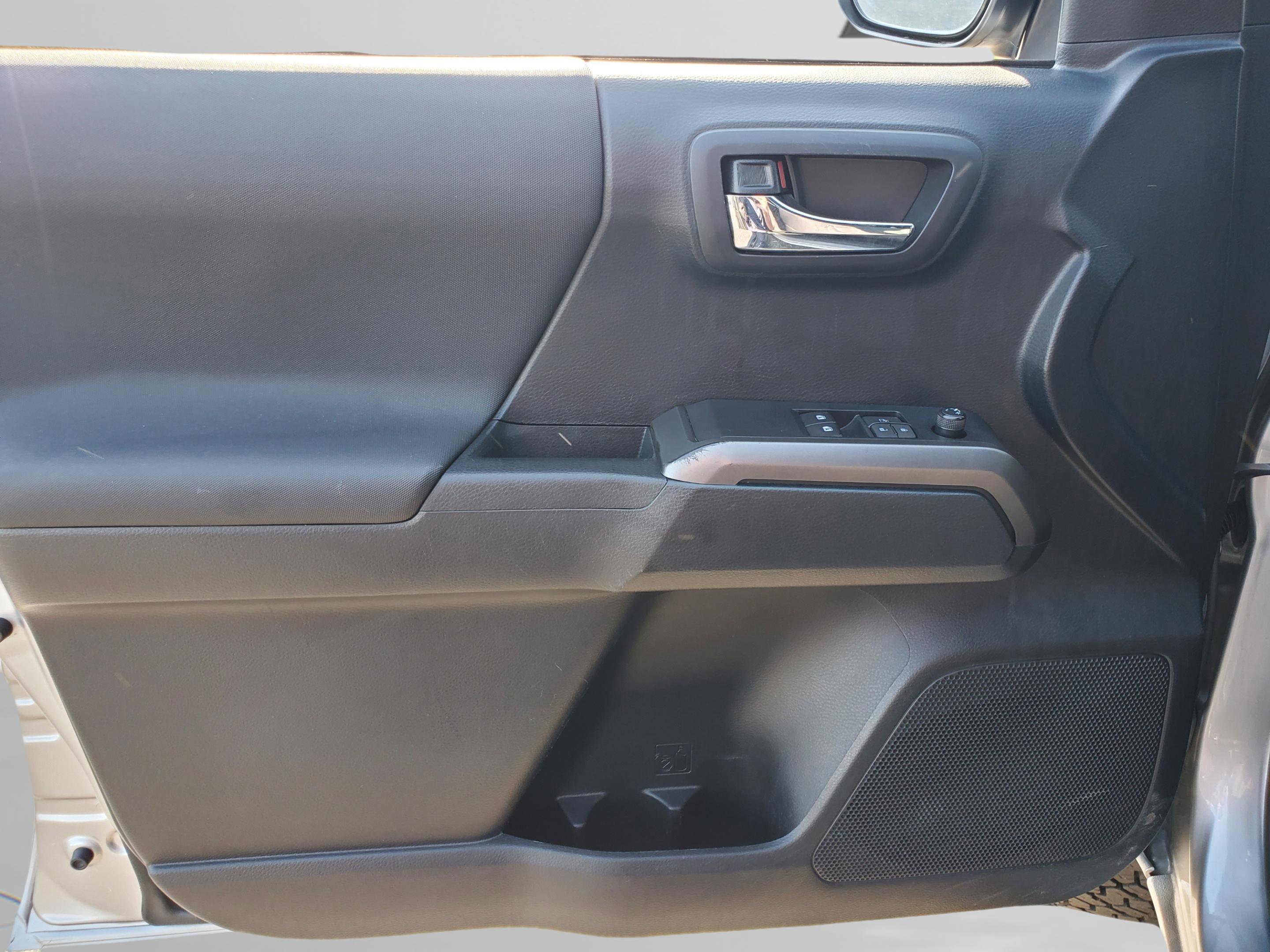 Used 2019 Toyota Tacoma TRD Sport w/ Technology Package AWD/4WD image 15
