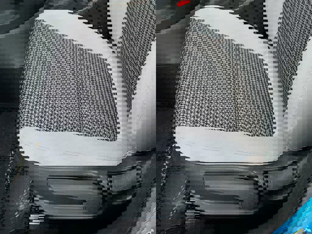 Used 2023 Hyundai Kona SE w/ Cargo Package image 29