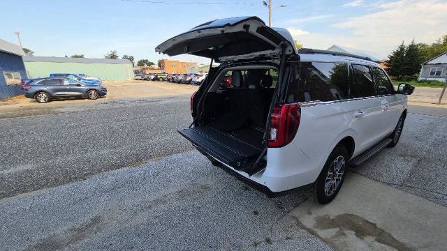 Certified 2025 Ford Expedition Active AWD/4WD image 17