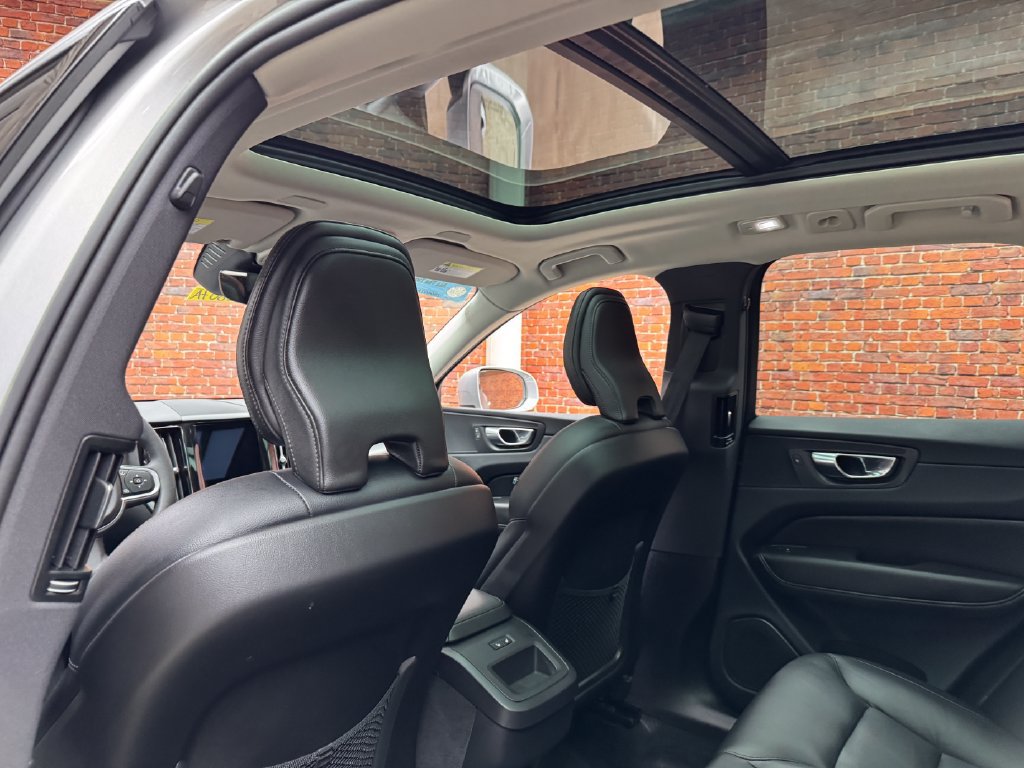 Used 2023 Volvo XC60 B5 Core w/ Climate Package AWD/4WD image 25