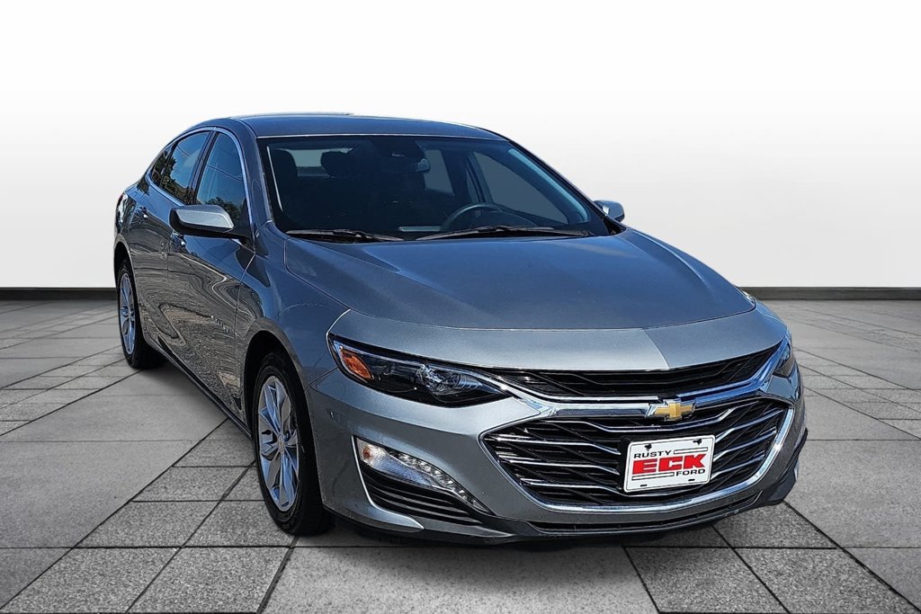 Used 2025 Chevrolet Malibu LT FWD image 3