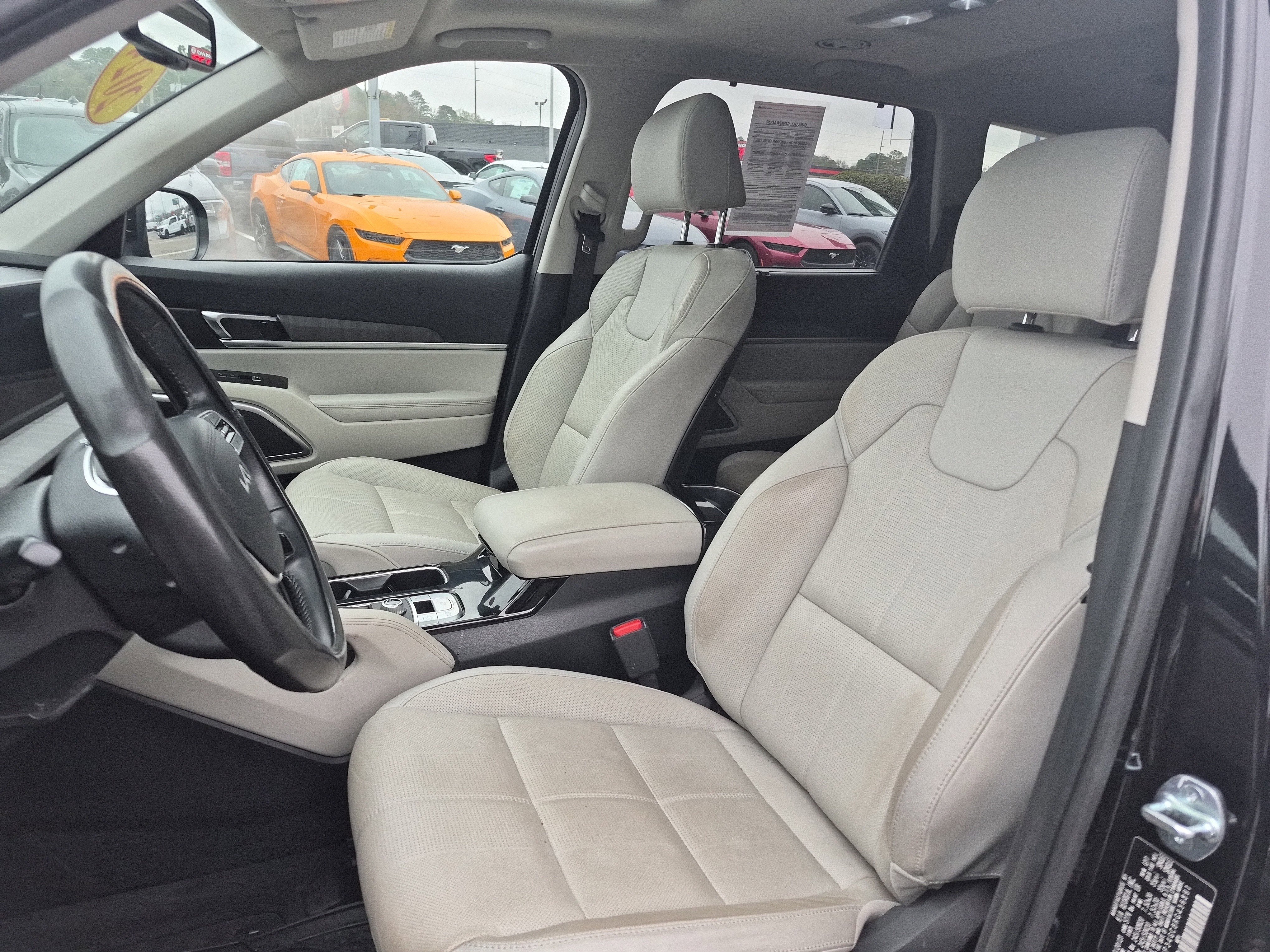 Used 2024 Kia Telluride EX w/ EX Captain's Chair Package image 11