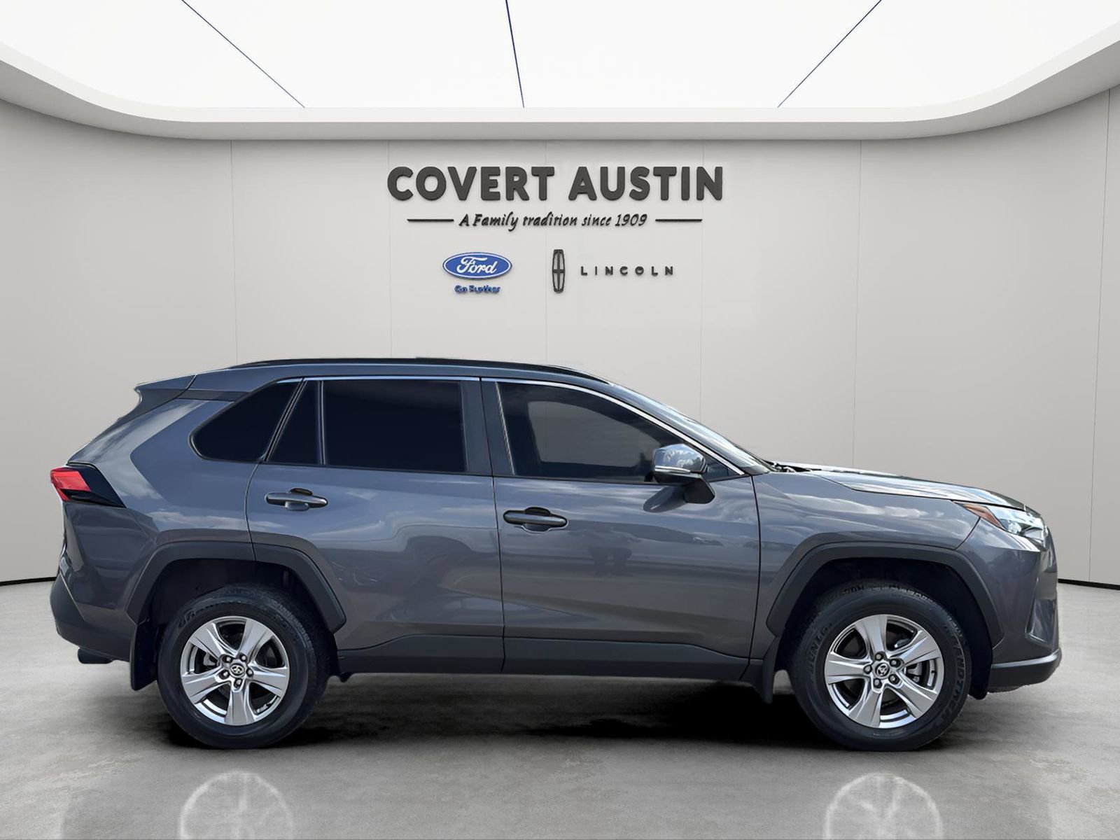 Used 2025 Toyota RAV4 XLE w/ Convenience Package image 6