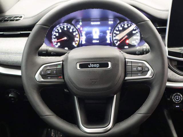Used 2025 Jeep Compass Latitude image 21