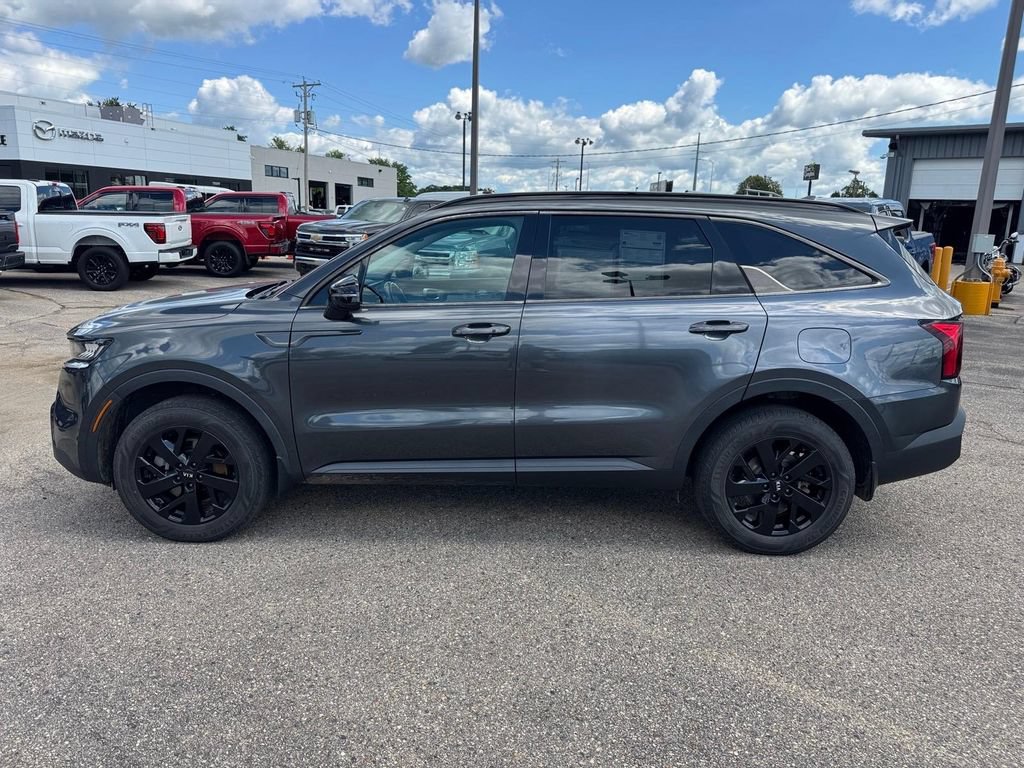 Used 2021 Kia Sorento S w/ Panoramic Sunroof Package AWD/4WD image 3